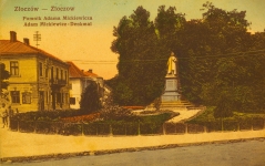 Pomnik Mickiewicza w Złoczowie