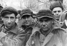 Łagrownicy oczekujący na przyjęcie do Armii Andersa.