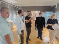 Delegacja Instytutu Strat Wojennych oraz dyrektor Muzeum w Hrubieszowie