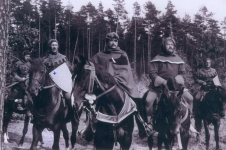 Plan filmu &quot;Krzyżacy&quot;. Na środku widoczny jest Andrzej Szalawski jako Jurand ze Spychowa