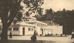 Główny pawilon wystawowy w ogrodze bernardyńskim na Targach Północnych w Wilnie